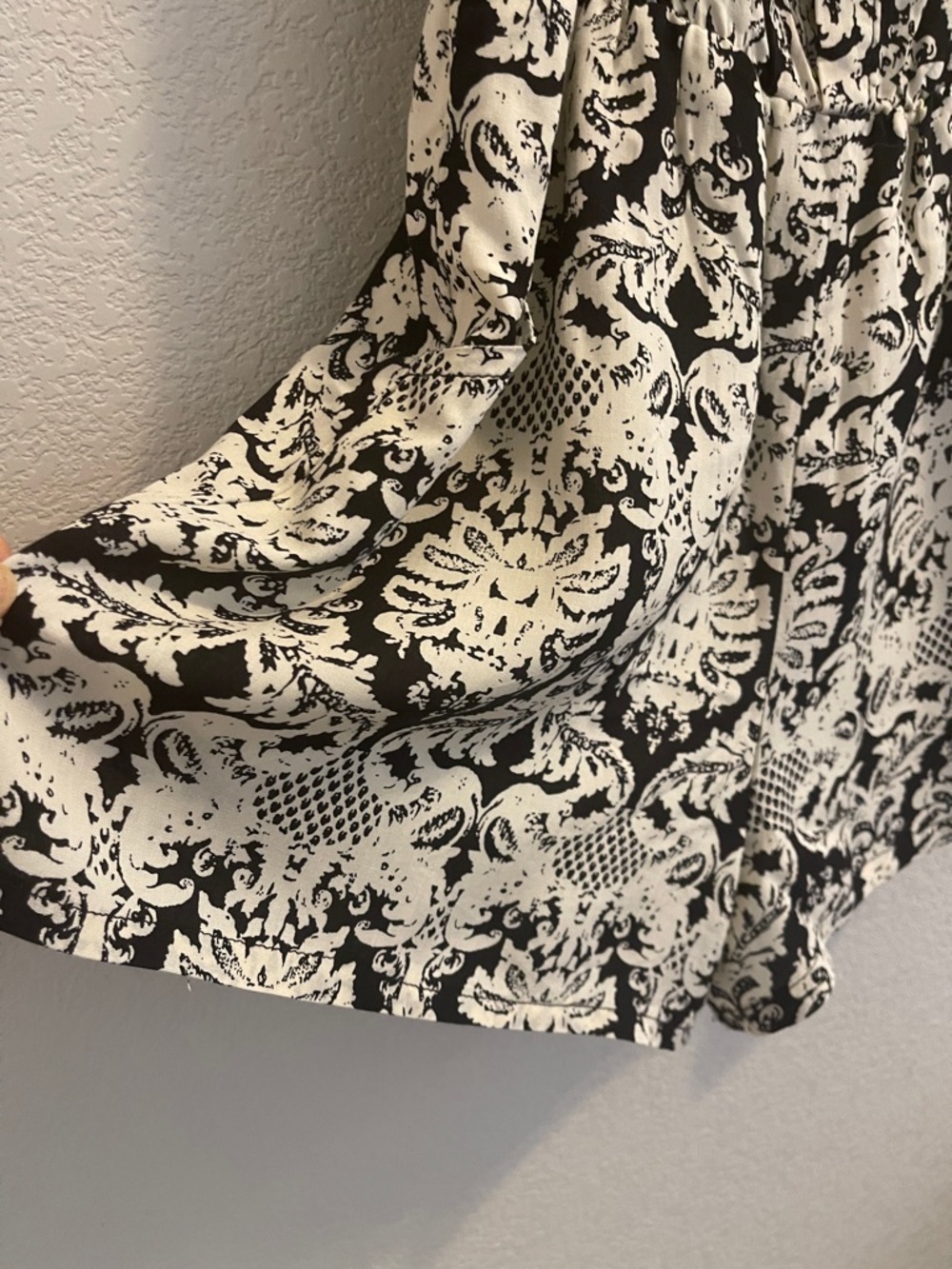(New) Women's Black and Cream Sleeveless Printed Roomper - Picture 2 of 6